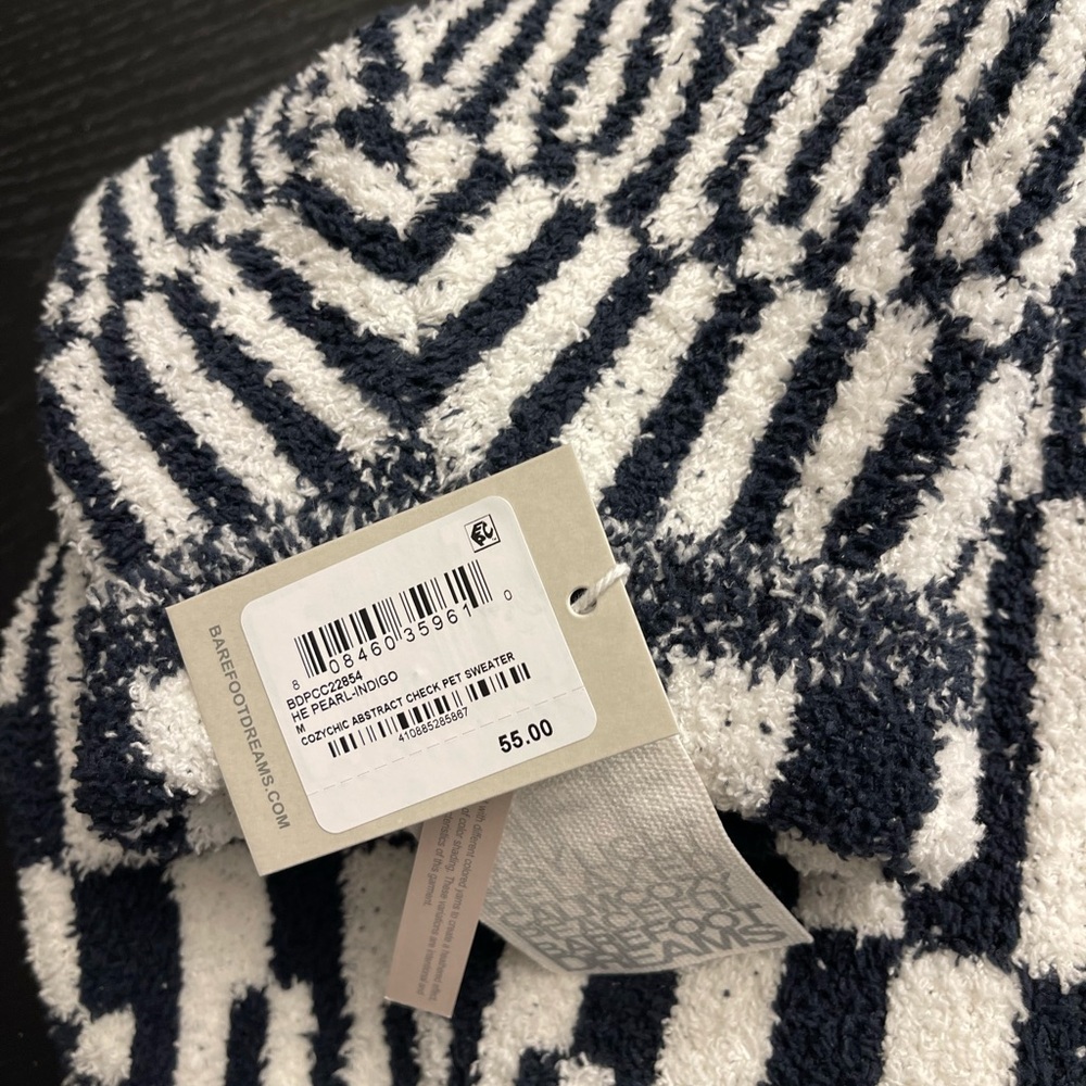 Barefoot Dreams NWT M COZYCHIC ABSTRACT CHECK PET SWEATER - Picture 3 of 7